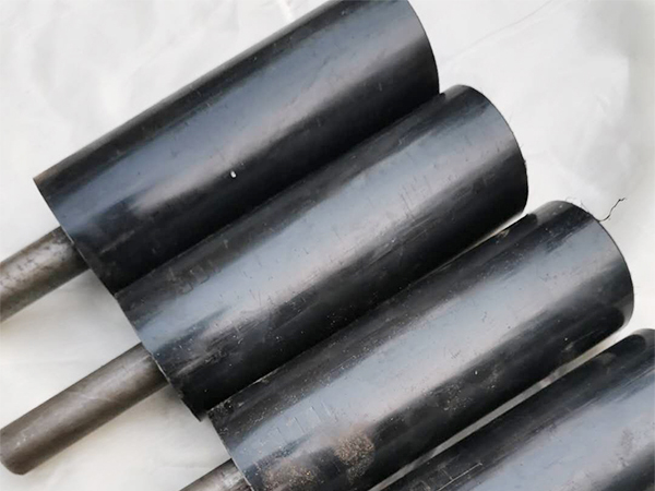 托輥廠家介紹怎么防止橡膠帶受損 托輥廠家介紹怎么防止橡膠帶受損